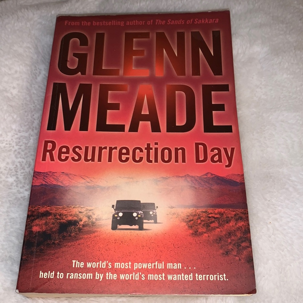 Suspense. Resurrection day Glenn Meade